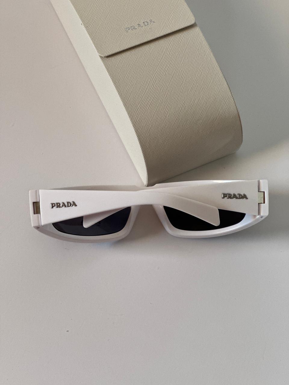 Prada Eyewear Kavisli Çerçeve güneş gözlüğü