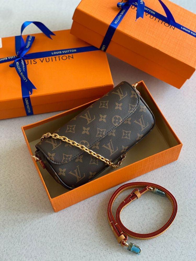 LV Monogram Ivy Cüzdan Zincirli