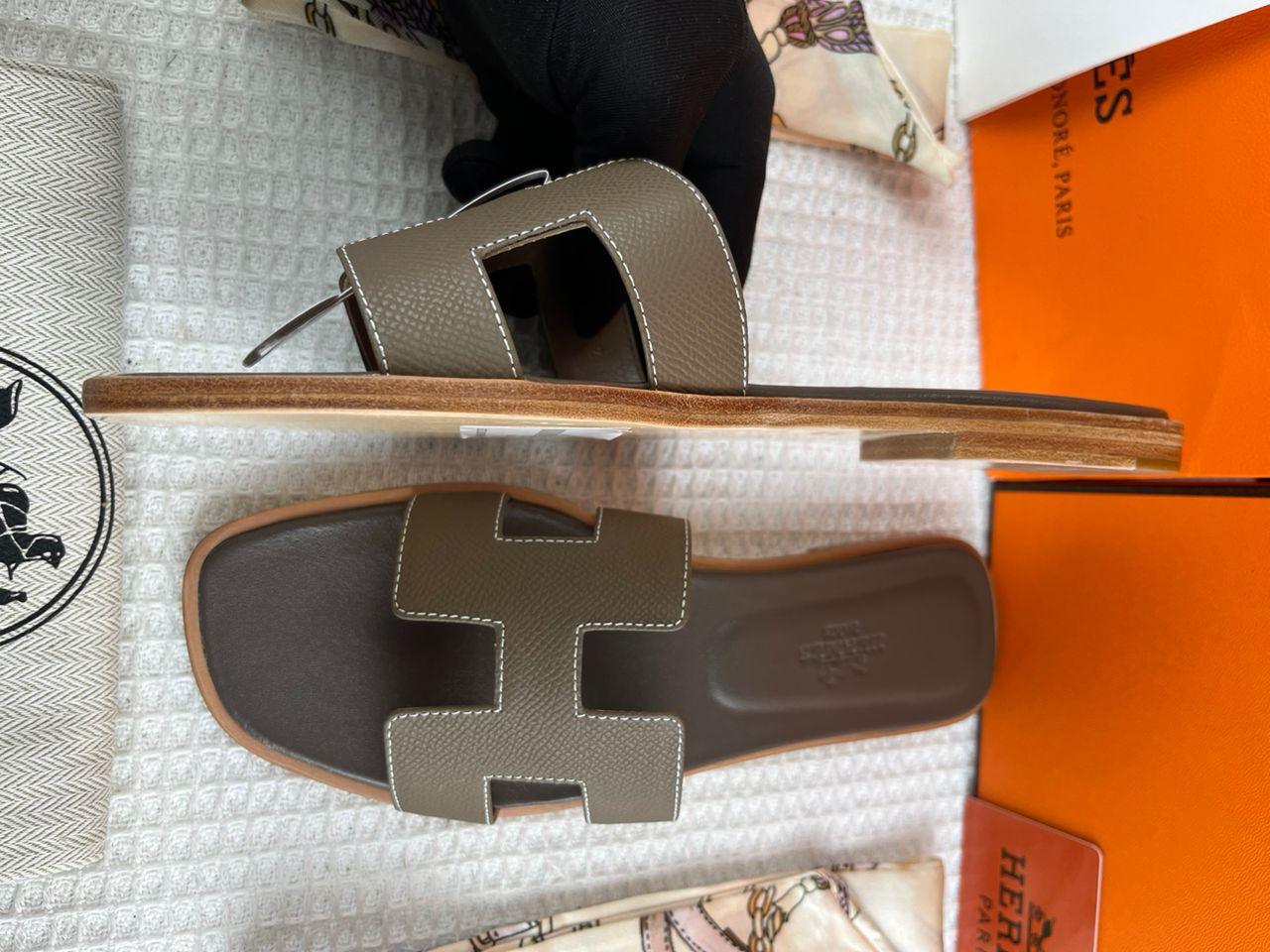 Hermès Oran Sandalet Etoupe Epsom Deri