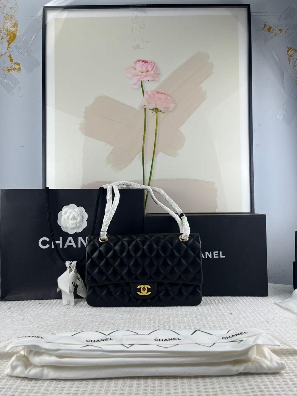 CHANEL Yumuşak Kapitone Kuzu Derisi Maxi Tek Kapaklı Çanta