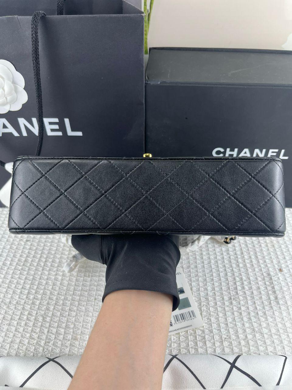 CHANEL Yumuşak Kapitone Kuzu Derisi Maxi Tek Kapaklı Çanta