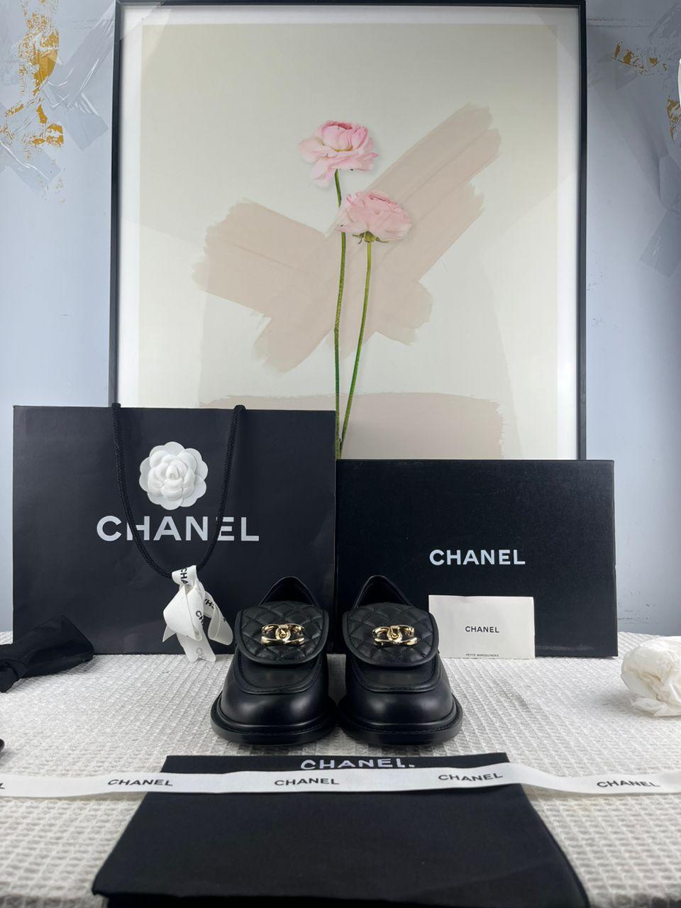 Chanel CC Dönüş Kilitli Deri Kapitone Siyah Loafer