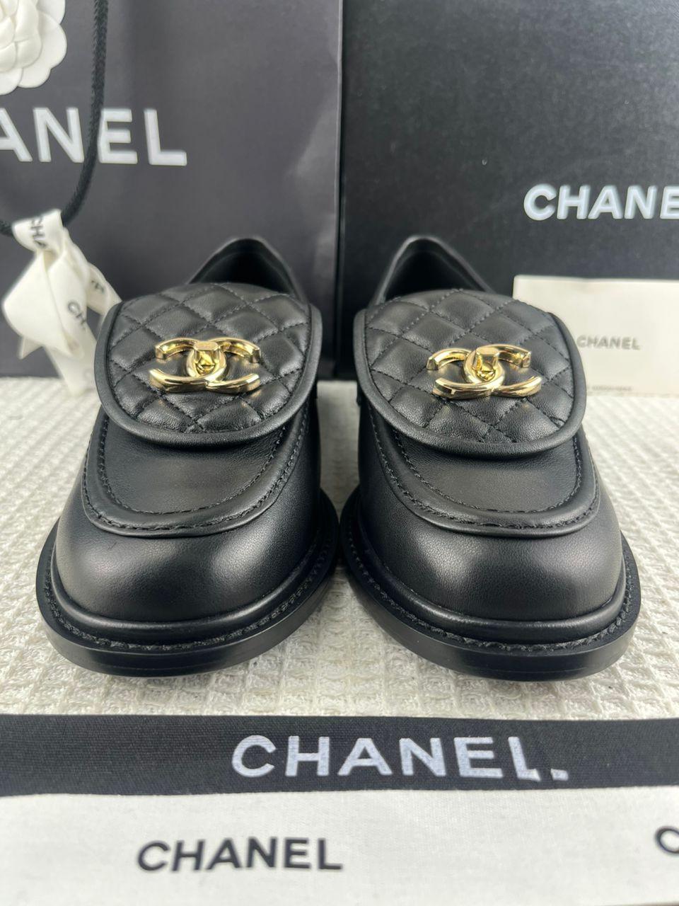 Chanel CC Dönüş Kilitli Deri Kapitone Siyah Loafer