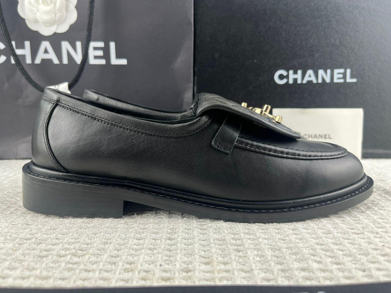 Chanel CC Dönüş Kilitli Deri Kapitone Siyah Loafer