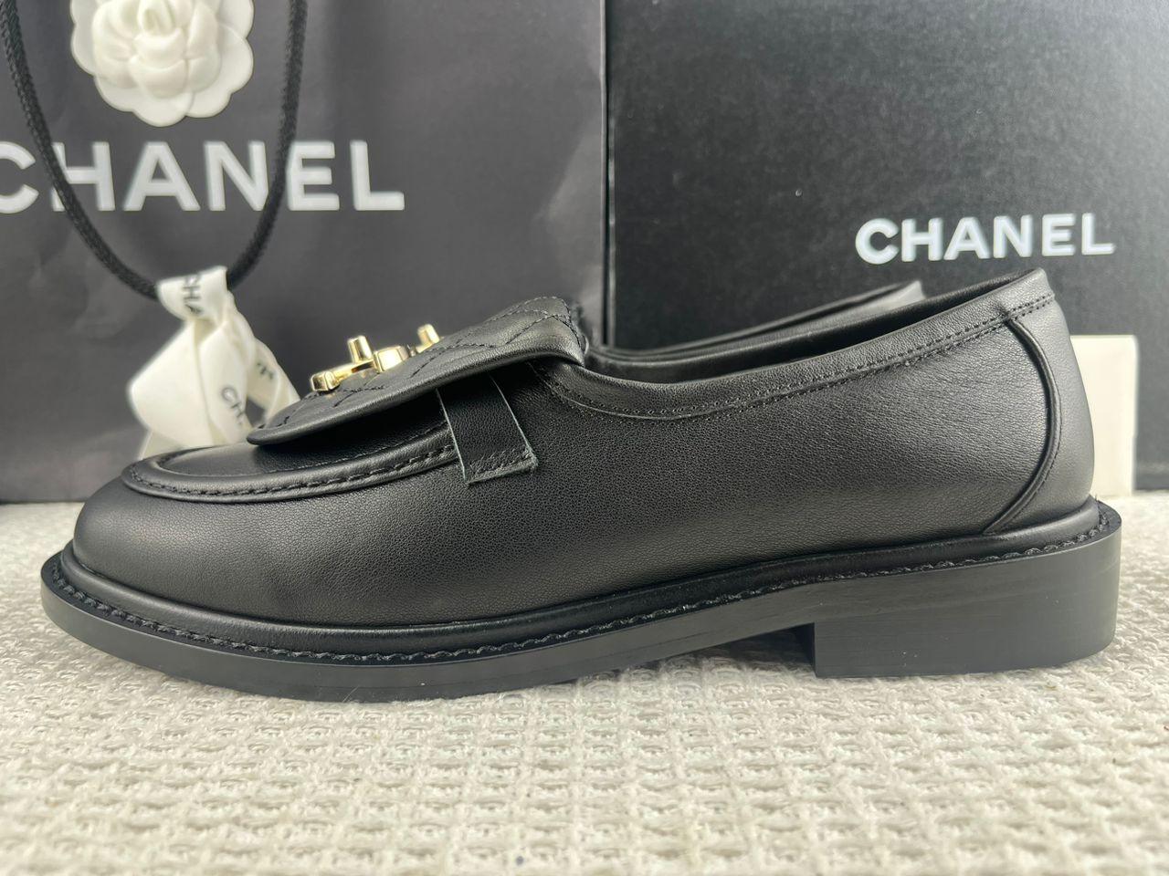 Chanel CC Dönüş Kilitli Deri Kapitone Siyah Loafer