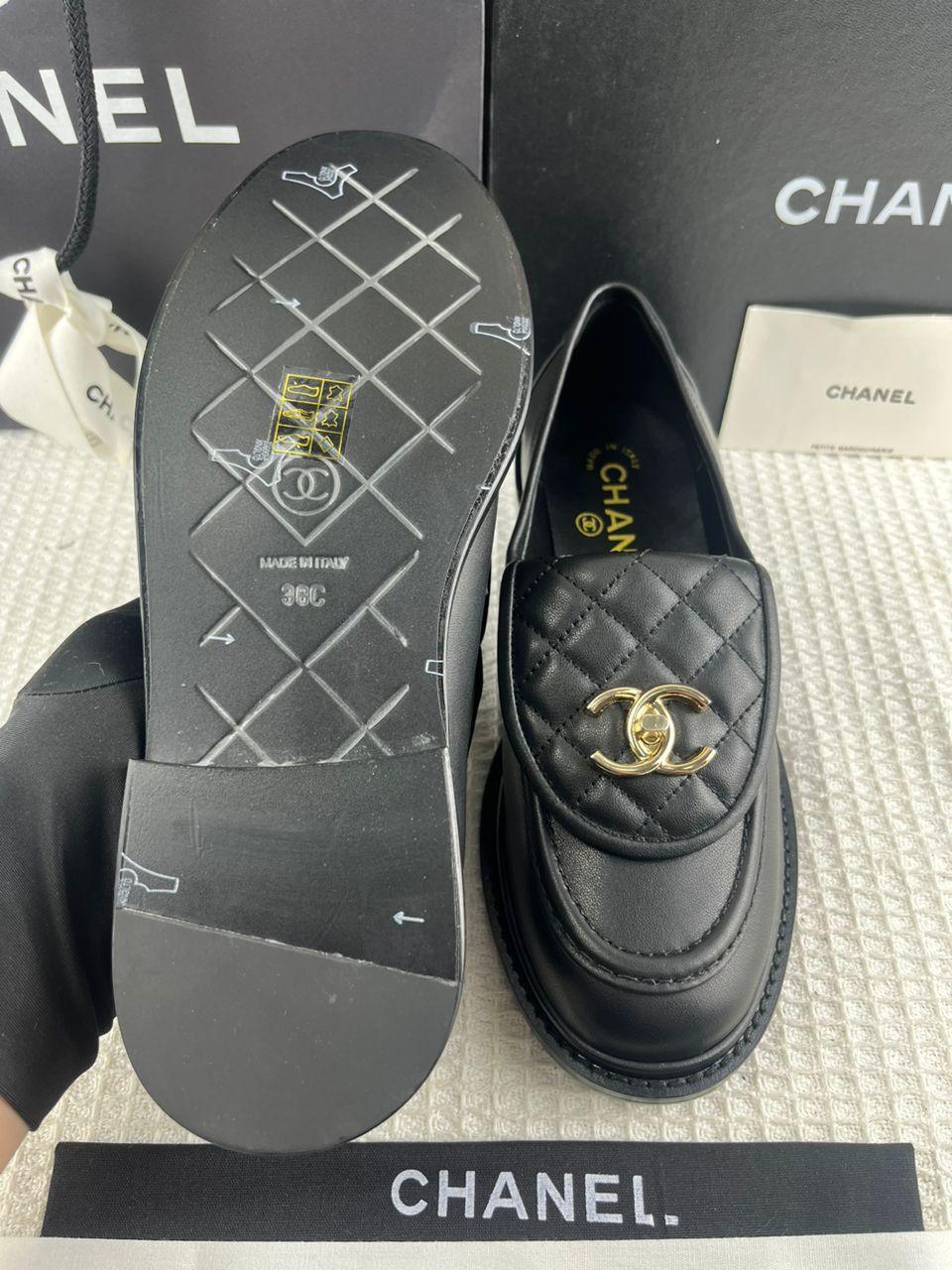 Chanel CC Dönüş Kilitli Deri Kapitone Siyah Loafer