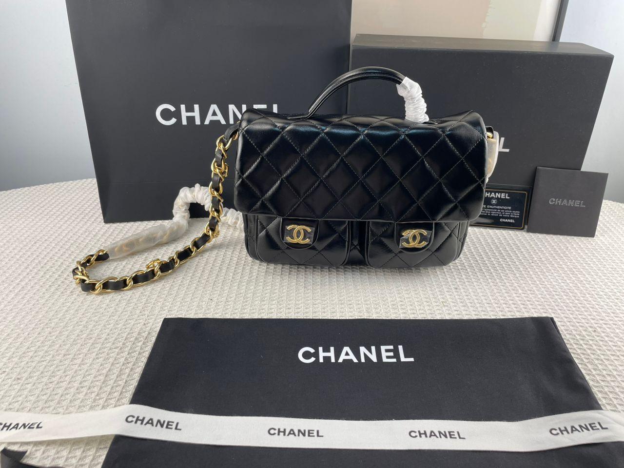 Chanel Kapaklı Üst Saplı Klasik CC Logo Elmas Kuzu Derisi Çanta