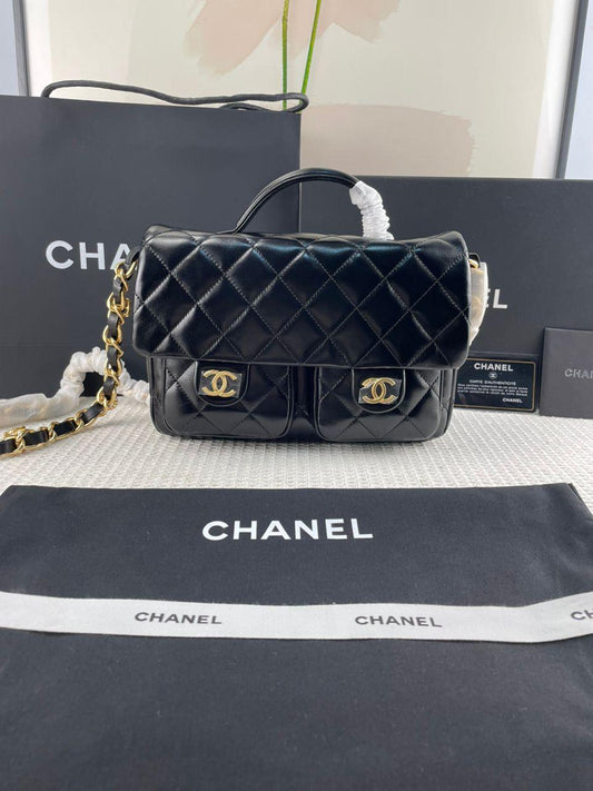 Chanel Kapaklı Üst Saplı Klasik CC Logo Elmas Kuzu Derisi Çanta