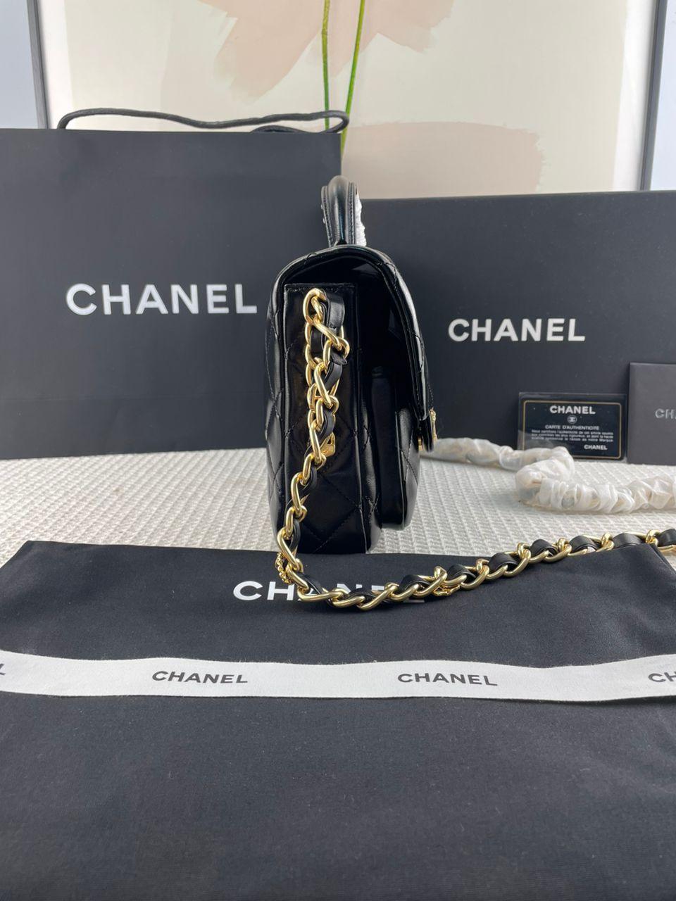 Chanel Kapaklı Üst Saplı Klasik CC Logo Elmas Kuzu Derisi Çanta