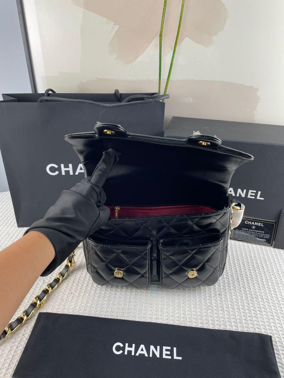 Chanel Kapaklı Üst Saplı Klasik CC Logo Elmas Kuzu Derisi Çanta