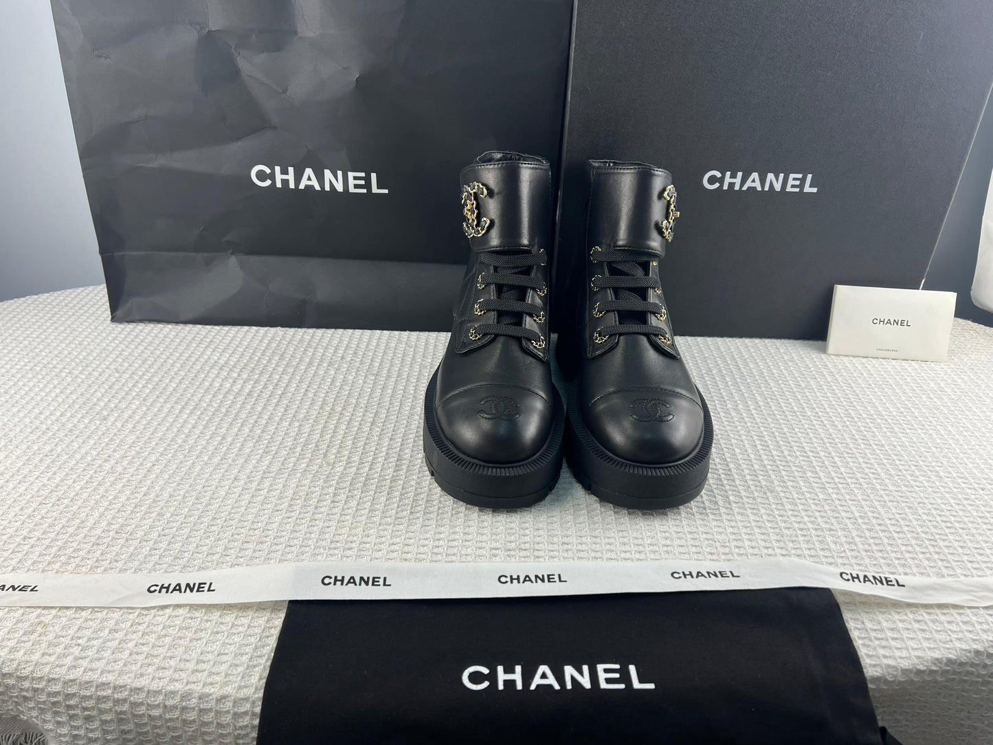 Chanel Parlak Keçi Derisi Dana Derisi Kapitone Savaş Botu