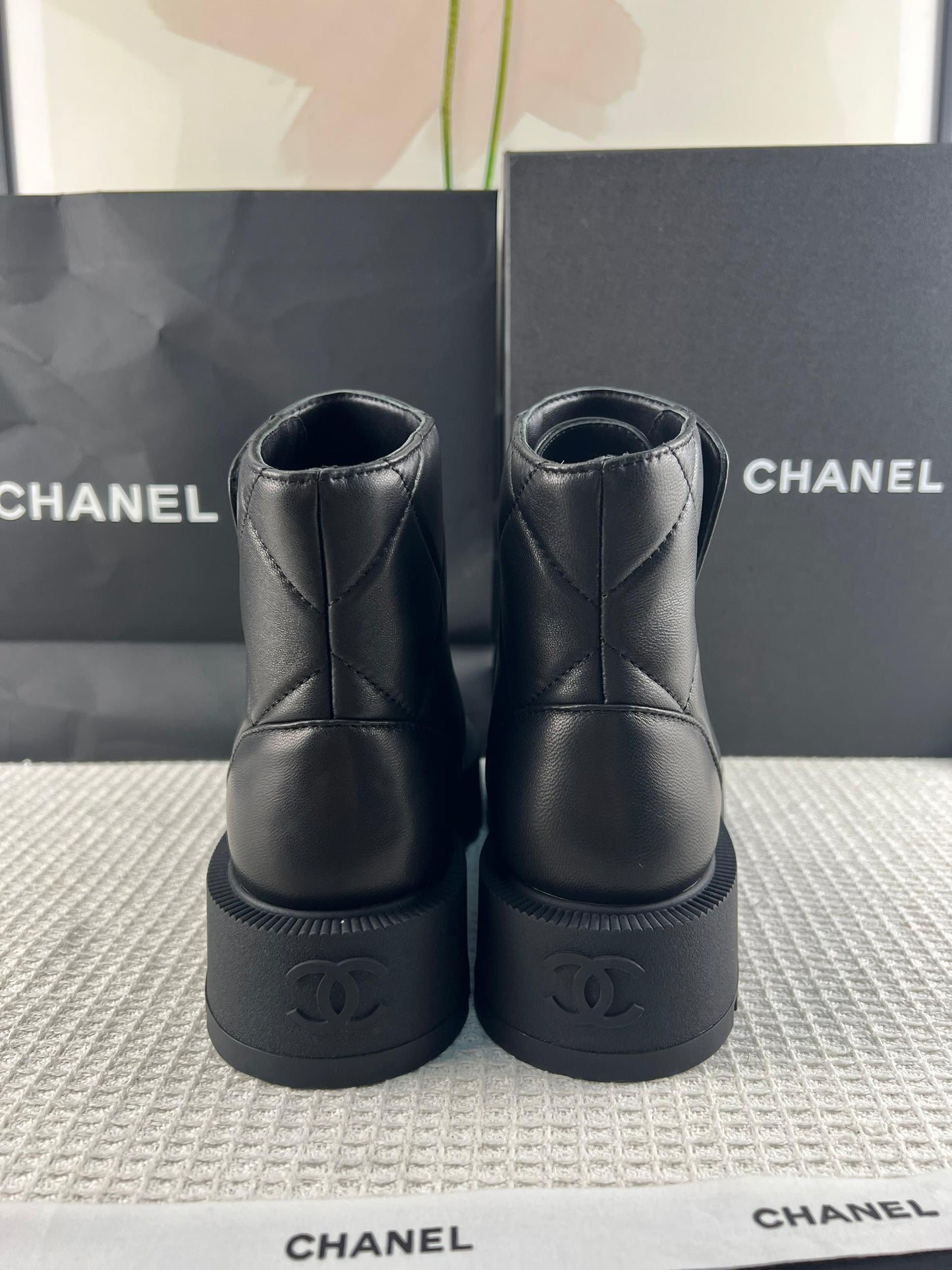 Chanel Parlak Keçi Derisi Dana Derisi Kapitone Savaş Botu