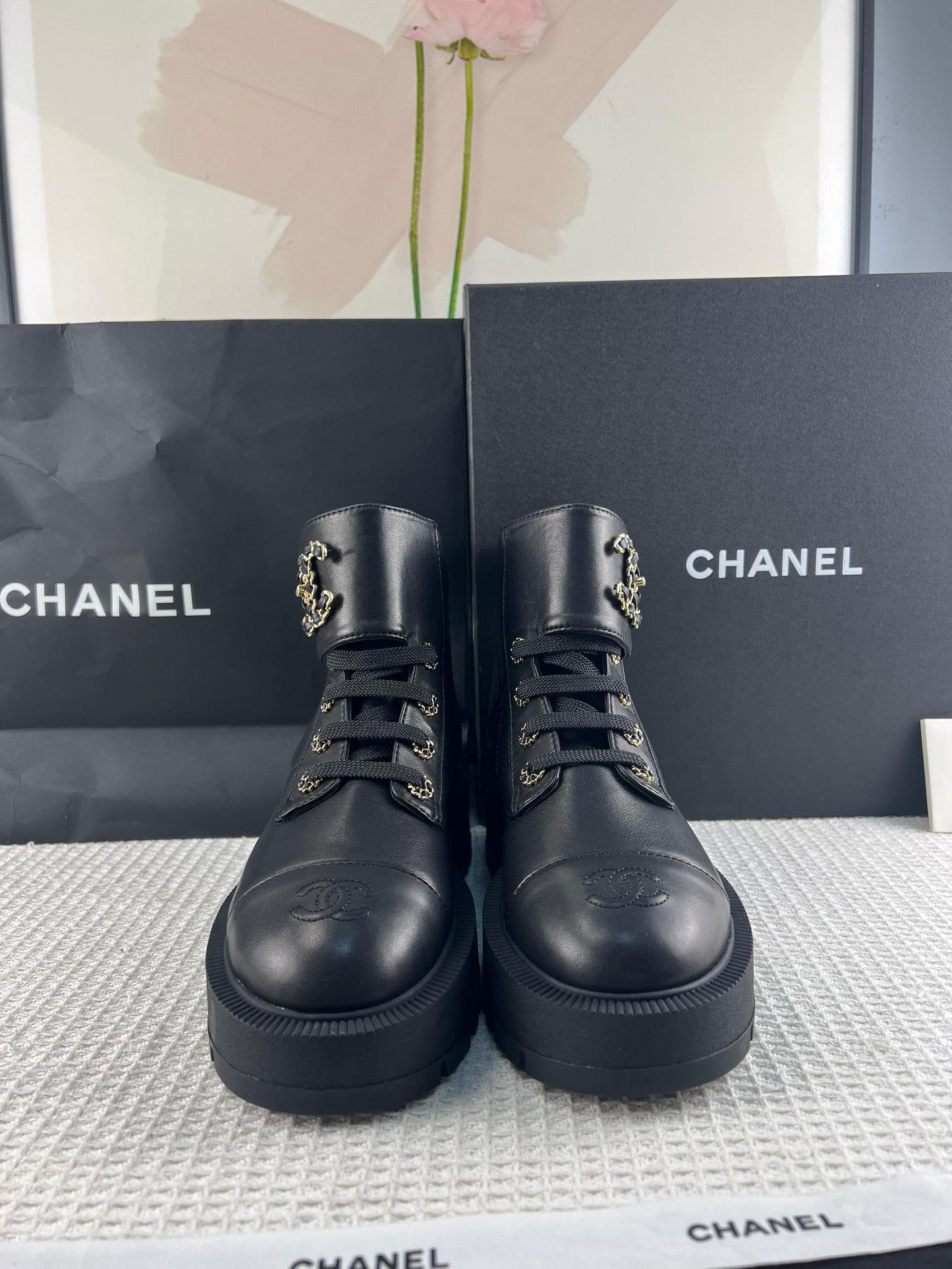 Chanel Parlak Keçi Derisi Dana Derisi Kapitone Savaş Botu