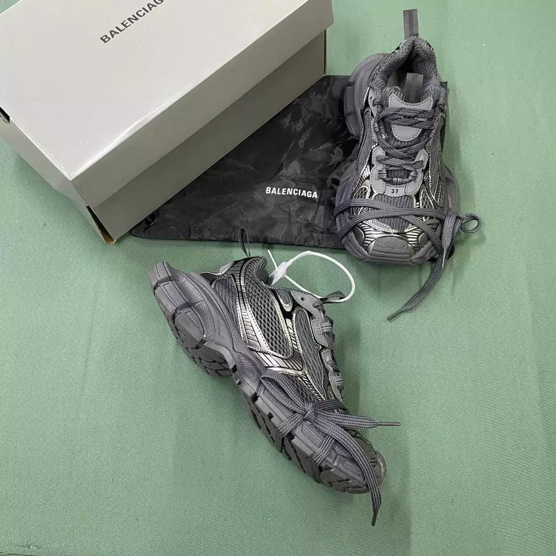 Balenciaga 3XL Koyu Gri - Glimmer of Luxury