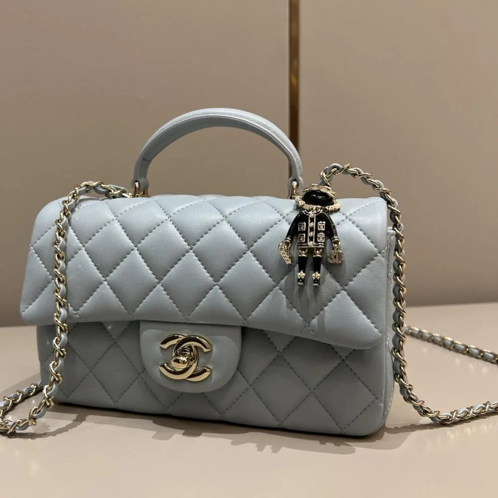 Chanel 22P Sınırlı Sayıda Mini Dikdörtgen Saplı Kuzu Derisi GHW