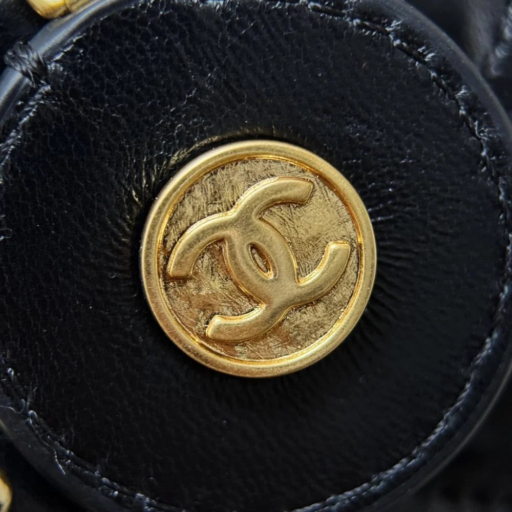 Chanel Parlak Kuzu Derisi Mini Kamera Kılıfı