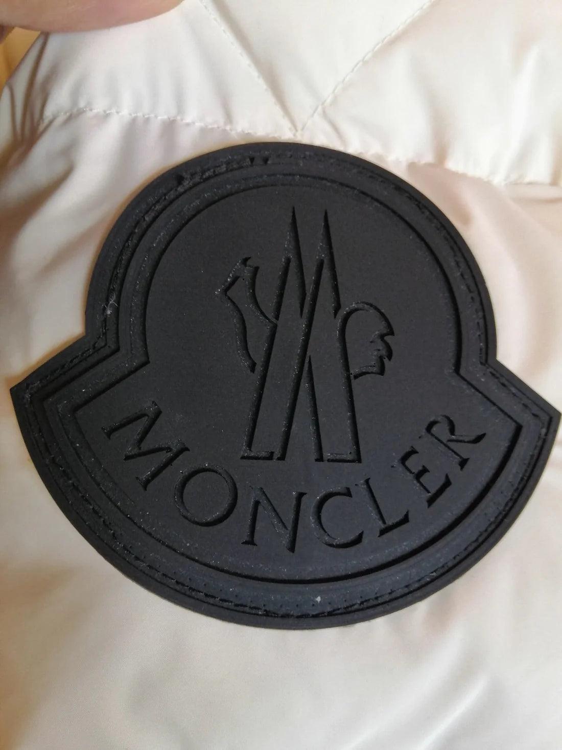 Moncler Yeni Sezon Mont - Glimmer of Luxury