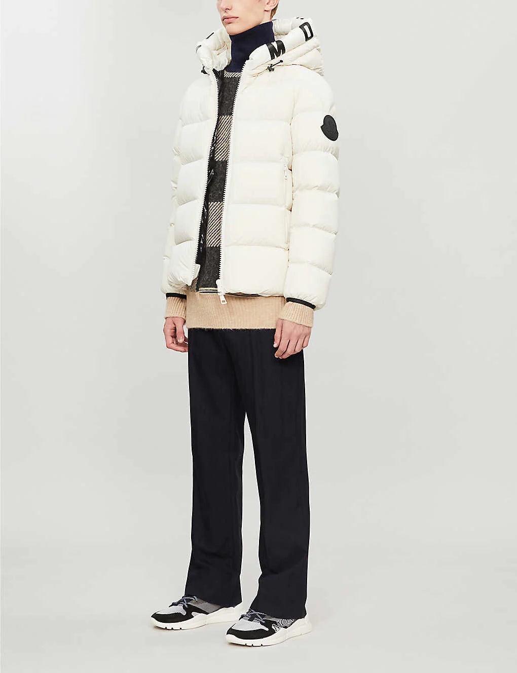 Moncler Yeni Sezon Mont - Glimmer of Luxury