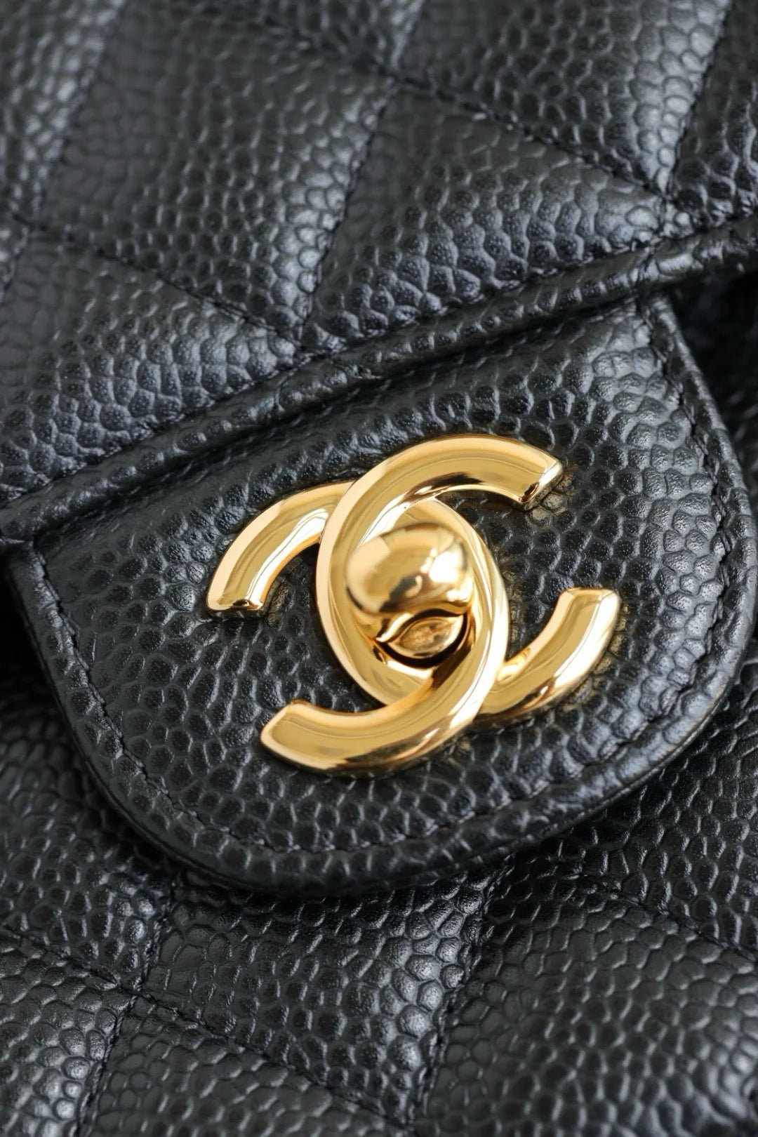 Chanel Klasik Flap Küçük 23cm Havyar Derisi Çanta