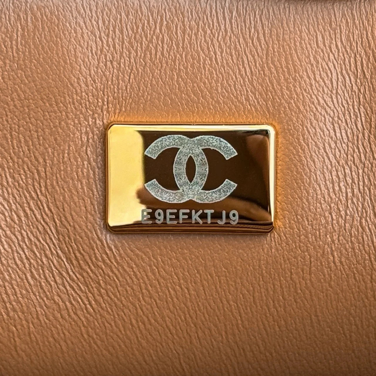 Chanel Mini Kulp İnce Top Desen Karamel Rengi Açık Altın Toka