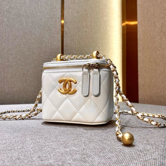 Chanel 21A Dana Derisi Perfect Fit Mini Vanity