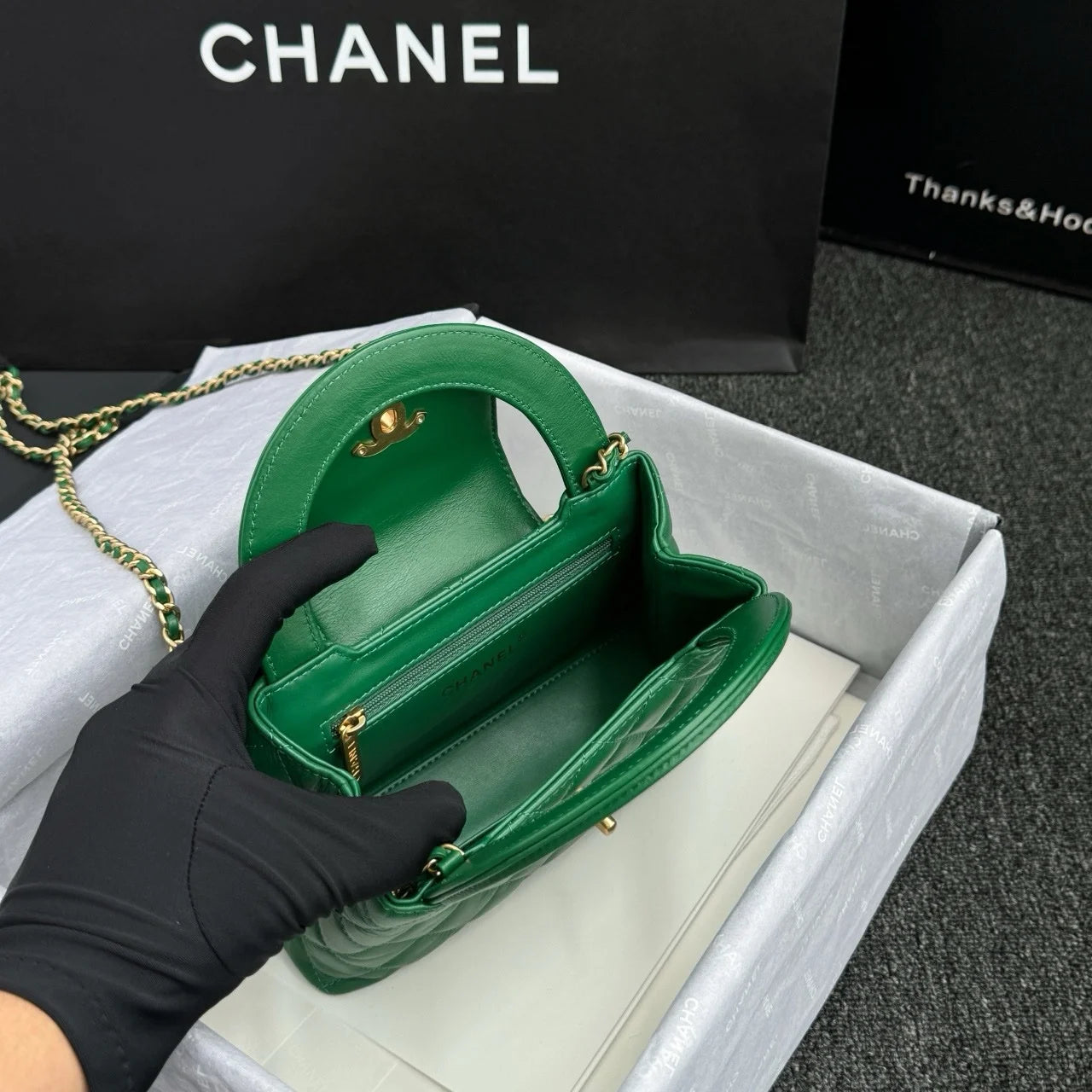 Chanel Kelly Alışveriş Çantası Parlak Eskitme Dana Derisi ve Altın Donanım Yeşil (Mini)