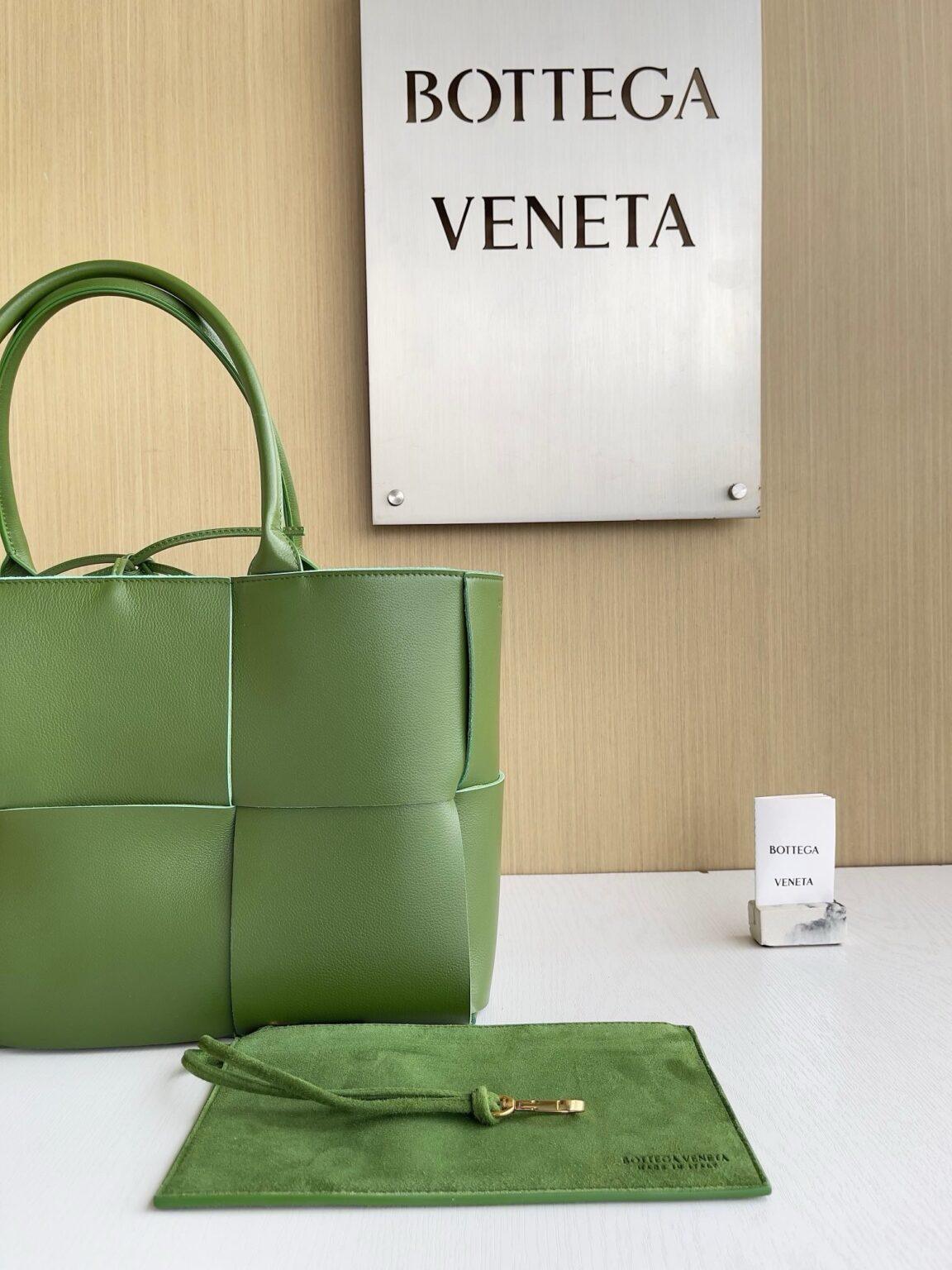 Bottega Veneta Ekstra Büyük Dikdörtgen Tote Çanta