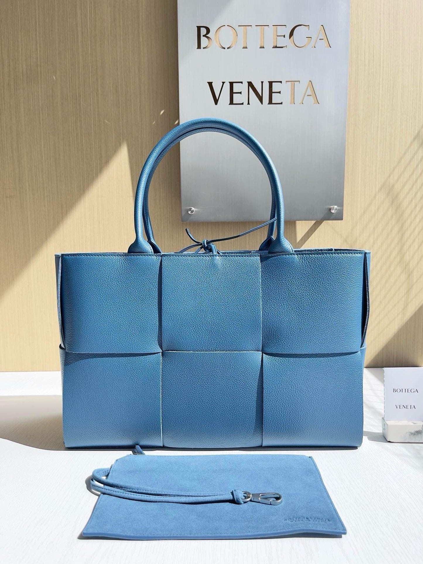 Bottega Veneta Ekstra Büyük Dikdörtgen Tote Çanta