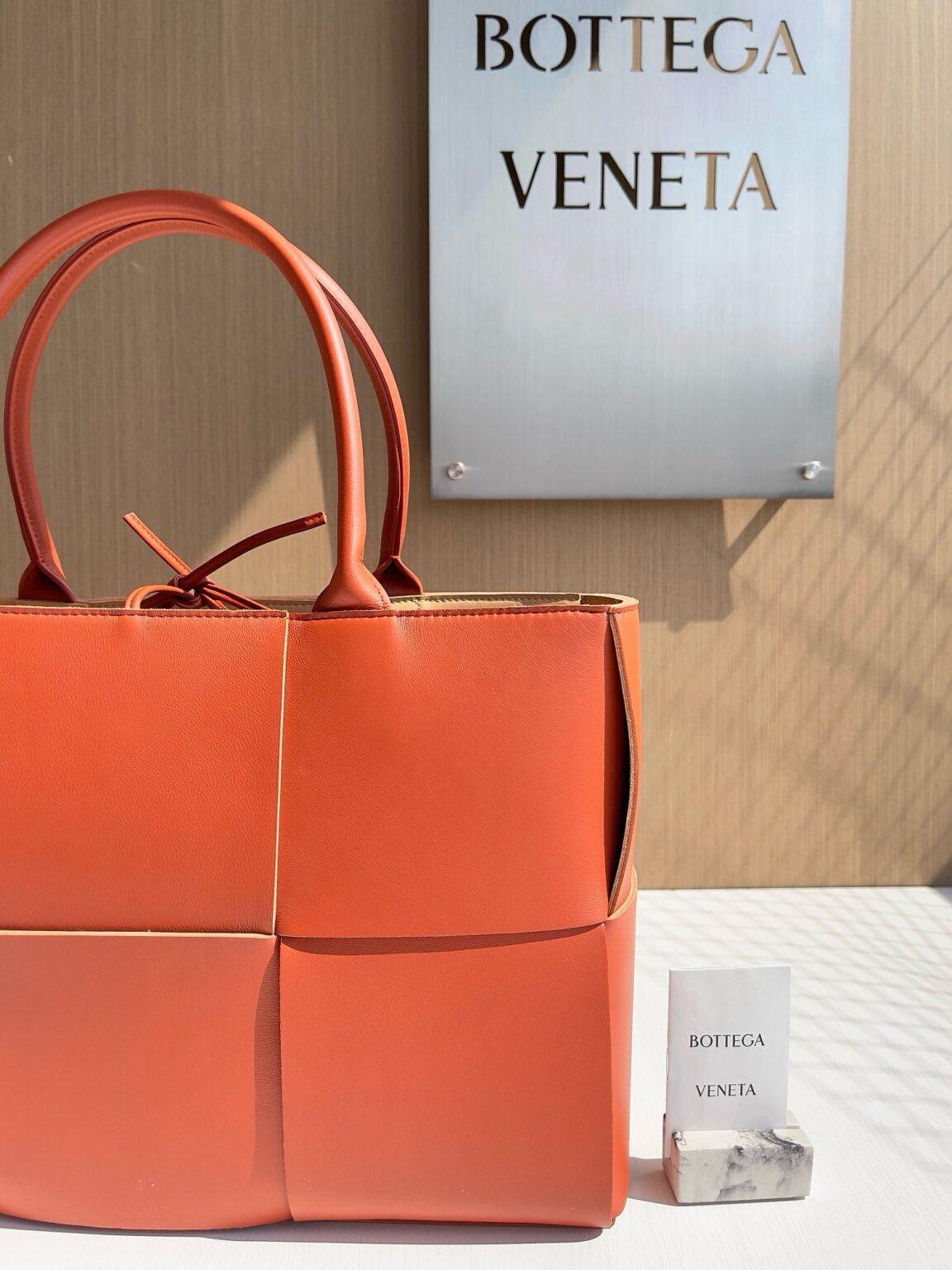 Bottega Veneta Ekstra Büyük Dikdörtgen Tote Çanta