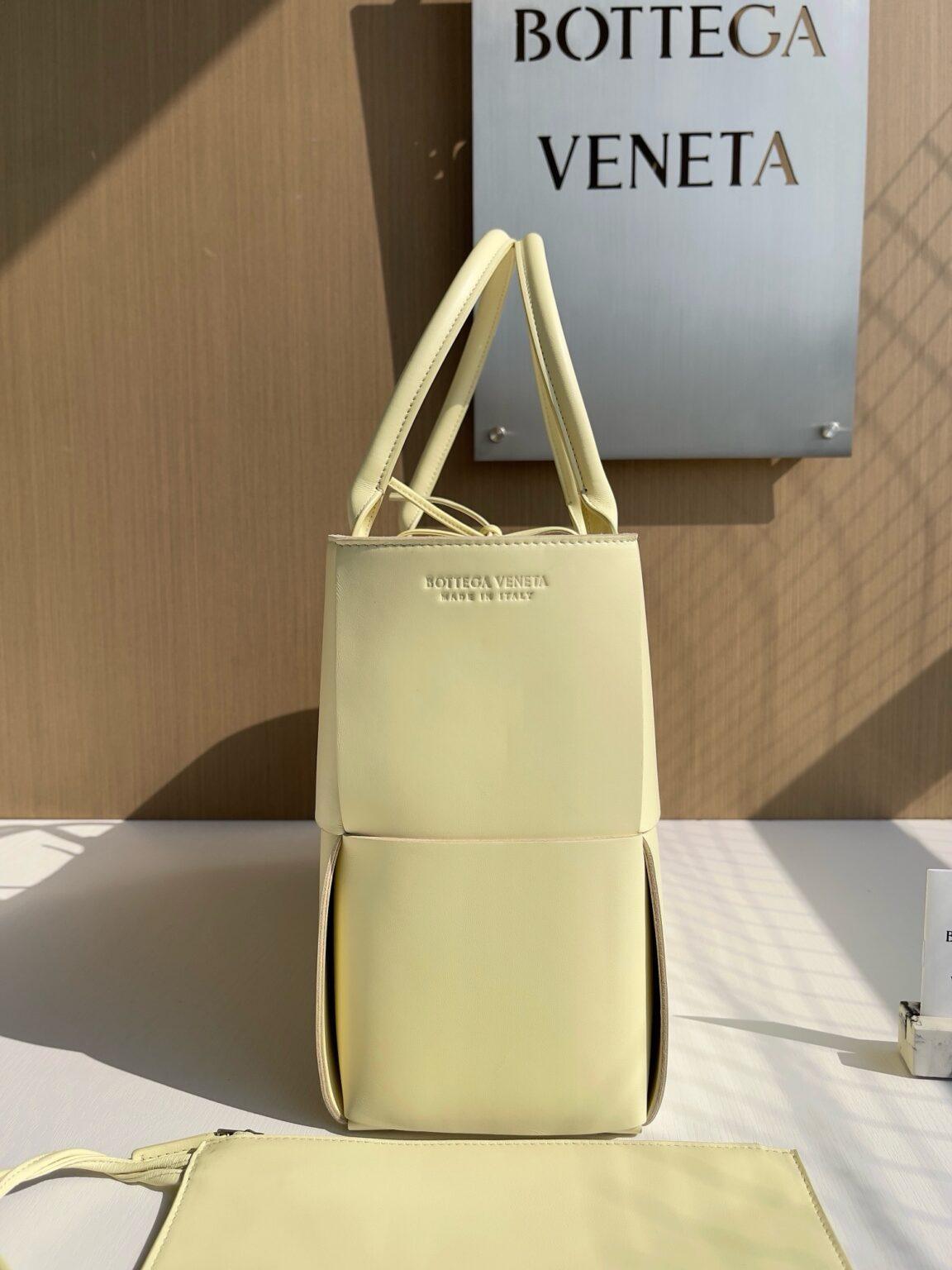 Bottega Veneta Ekstra Büyük Dikdörtgen Tote Çanta