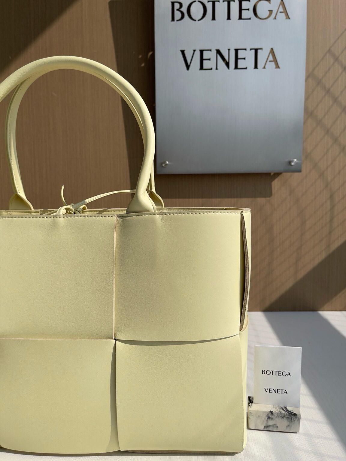 Bottega Veneta Ekstra Büyük Dikdörtgen Tote Çanta