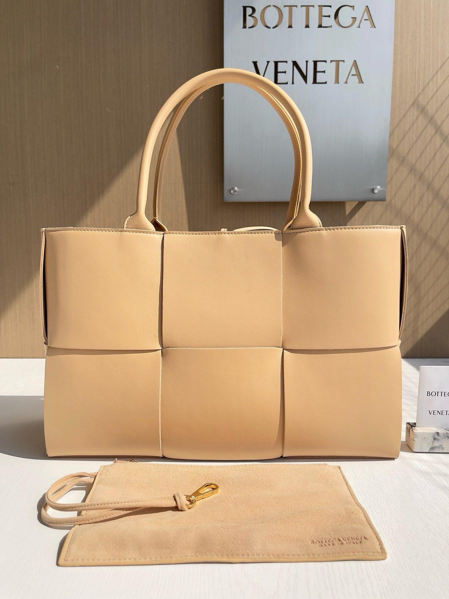 Bottega Veneta Ekstra Büyük Dikdörtgen Tote Çanta