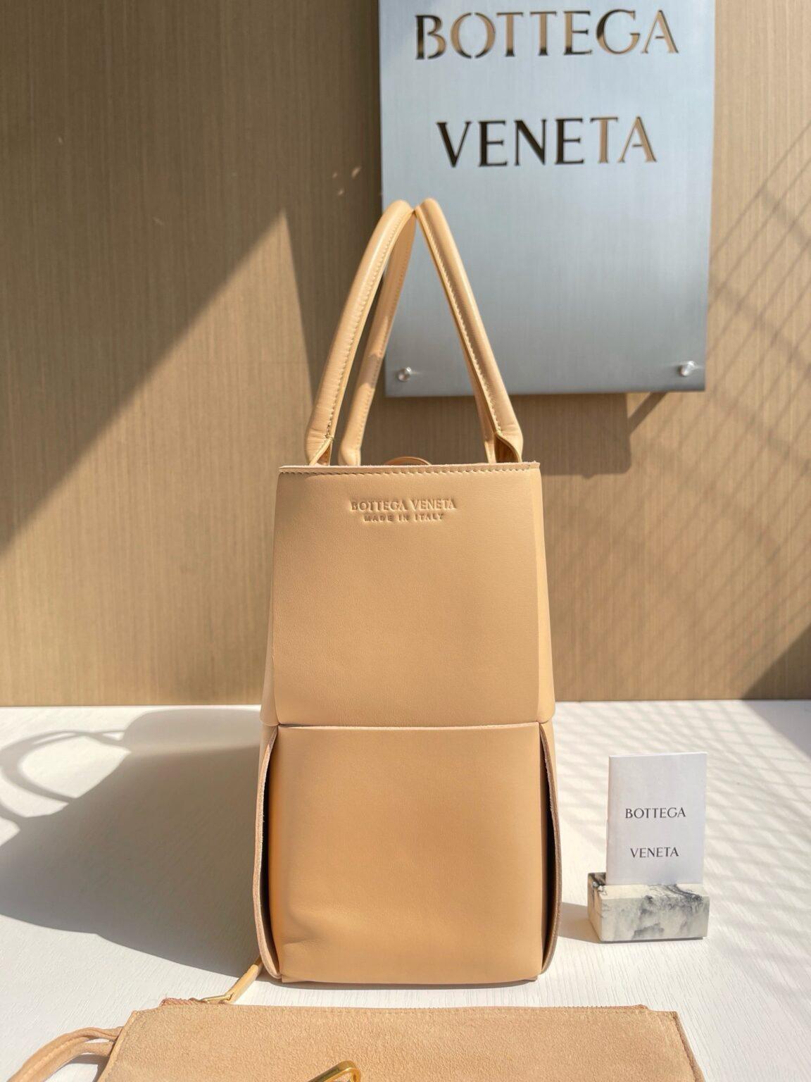 Bottega Veneta Ekstra Büyük Dikdörtgen Tote Çanta