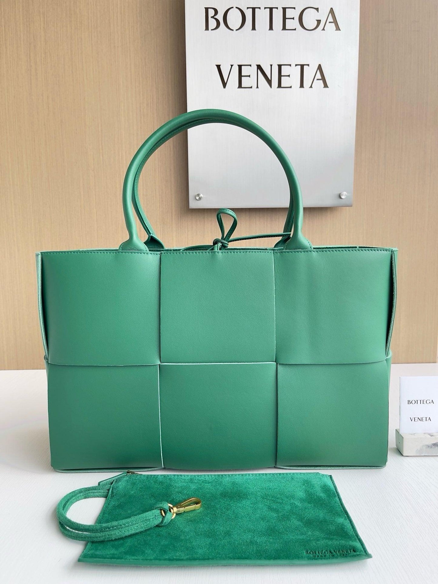 Bottega Veneta Ekstra Büyük Dikdörtgen Tote Çanta