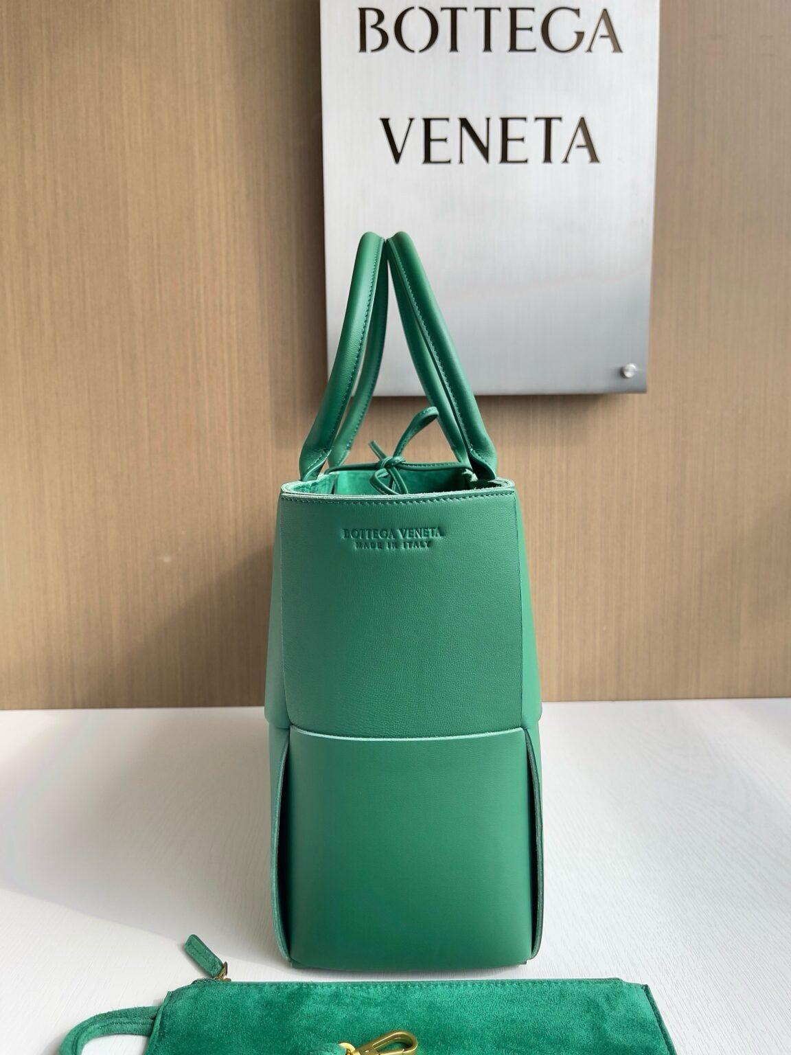 Bottega Veneta Ekstra Büyük Dikdörtgen Tote Çanta