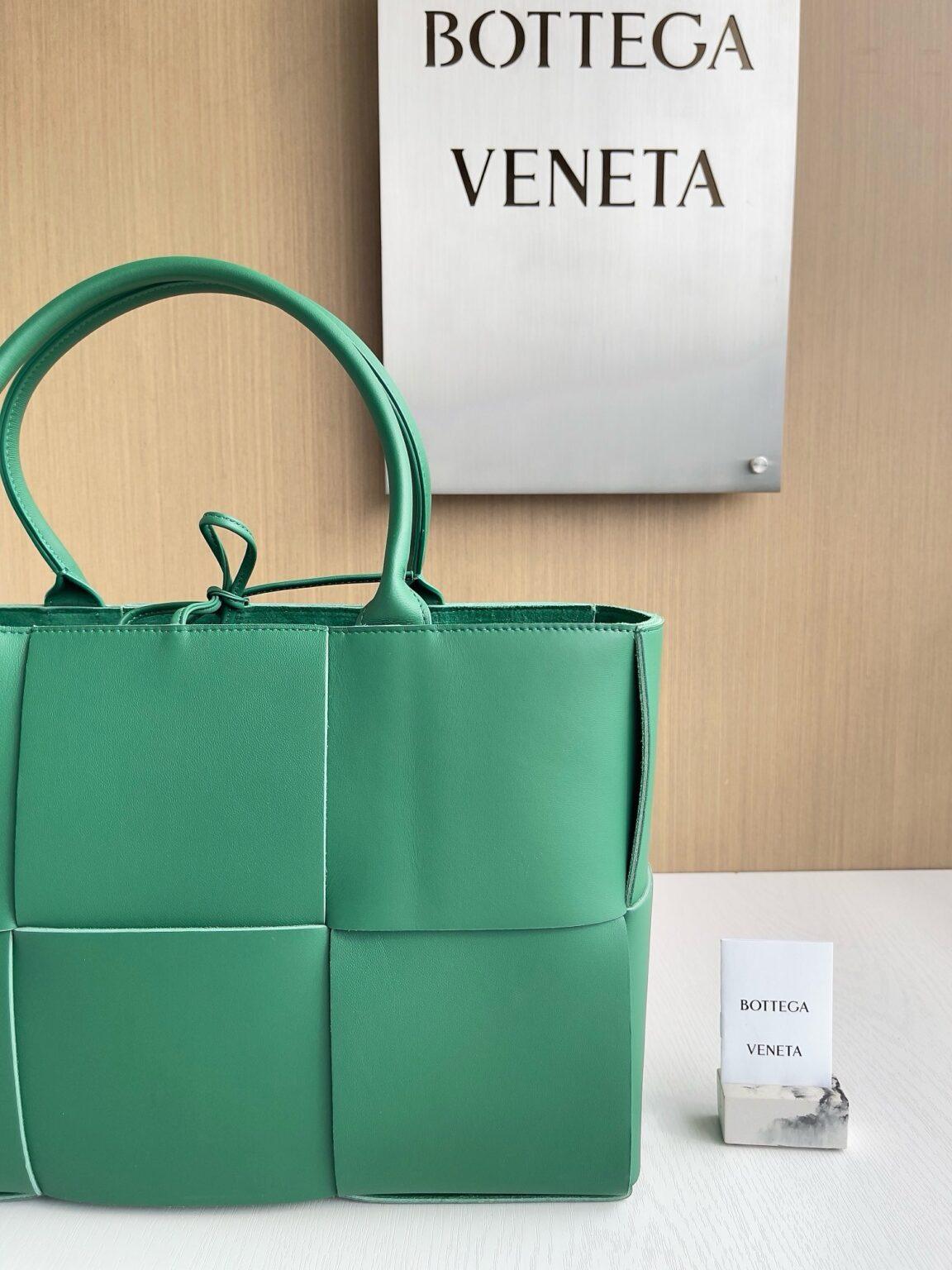 Bottega Veneta Ekstra Büyük Dikdörtgen Tote Çanta