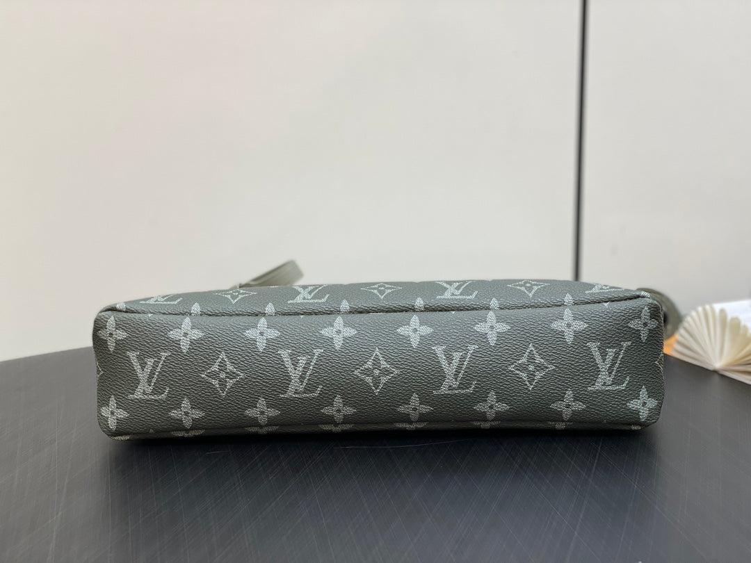 Louis Vuitton M11545 Yumuşak Seyahat Çantası