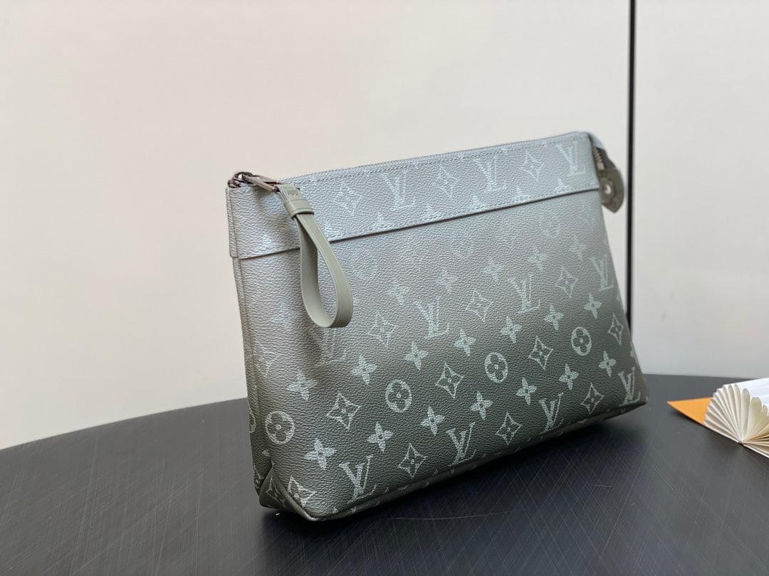 Louis Vuitton M11545 Yumuşak Seyahat Çantası