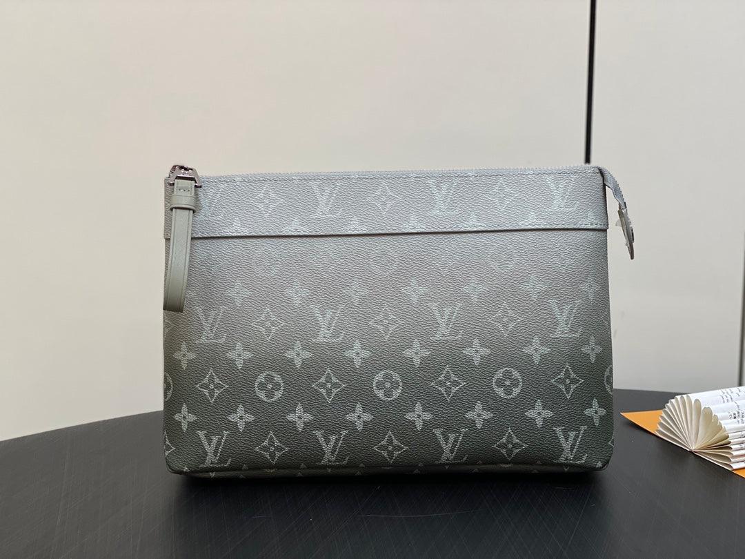 Louis Vuitton M11545 Yumuşak Seyahat Çantası