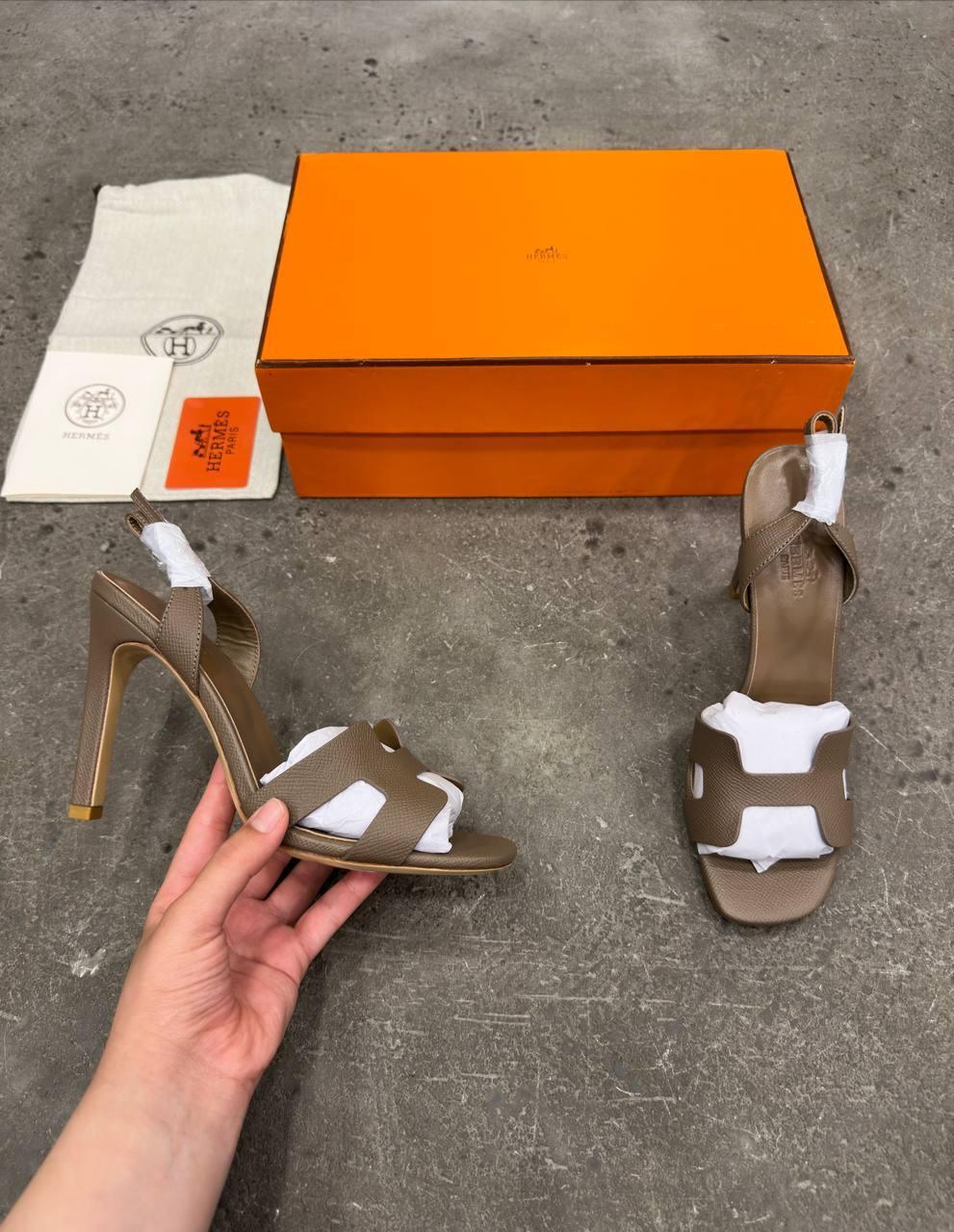 Hermès Ella 105 Sandal Etoupe