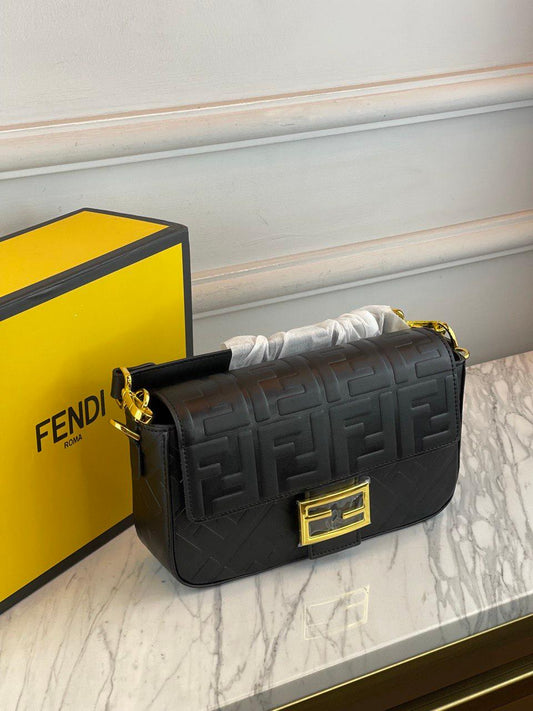 Fendi Baget FF Motifli Siyah Napa Deri Çanta