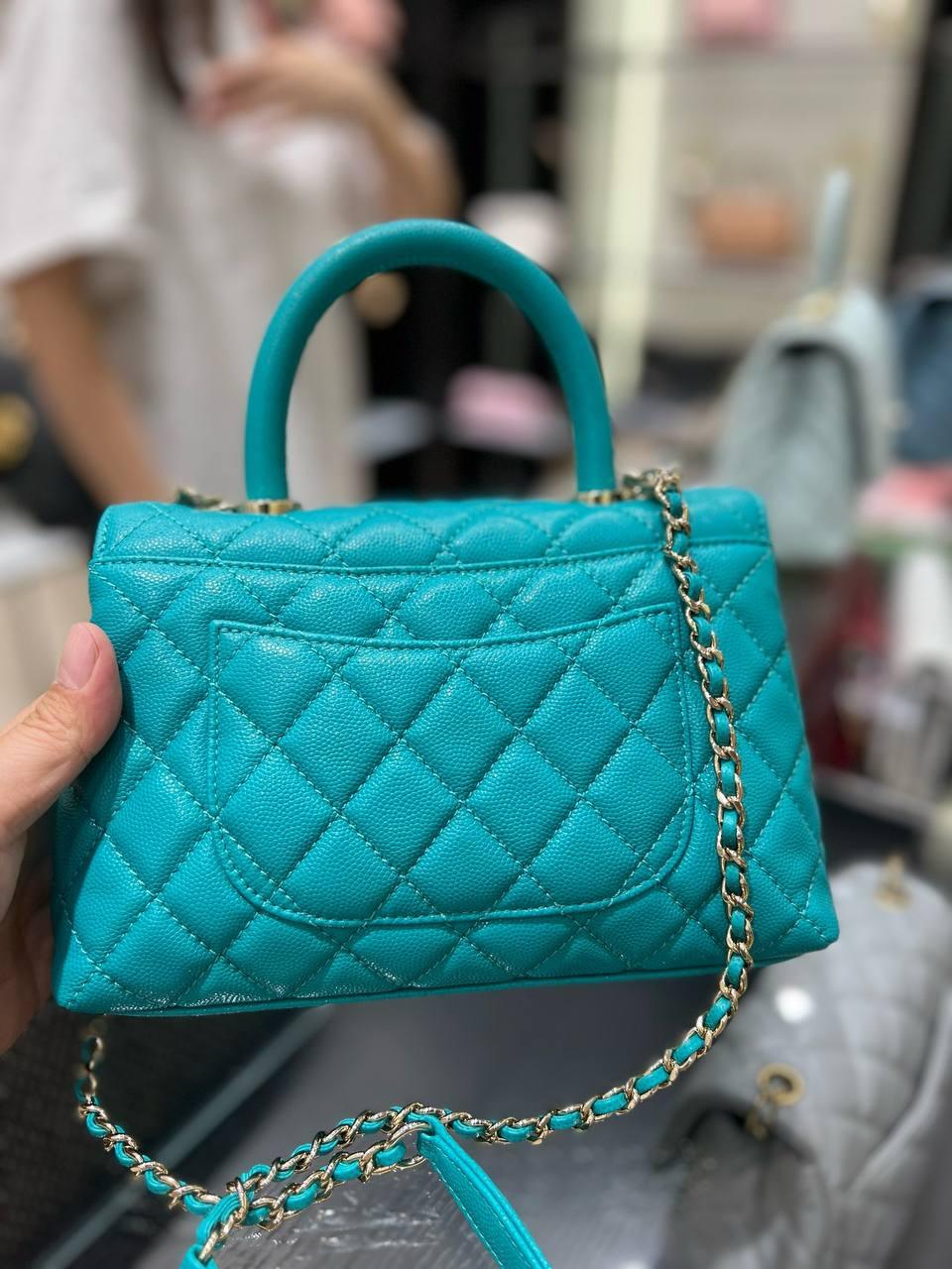 Chanel Küçük 24cm Coco Saplı Kapak Denizkızı Mavisi Havyar Deri Çanta