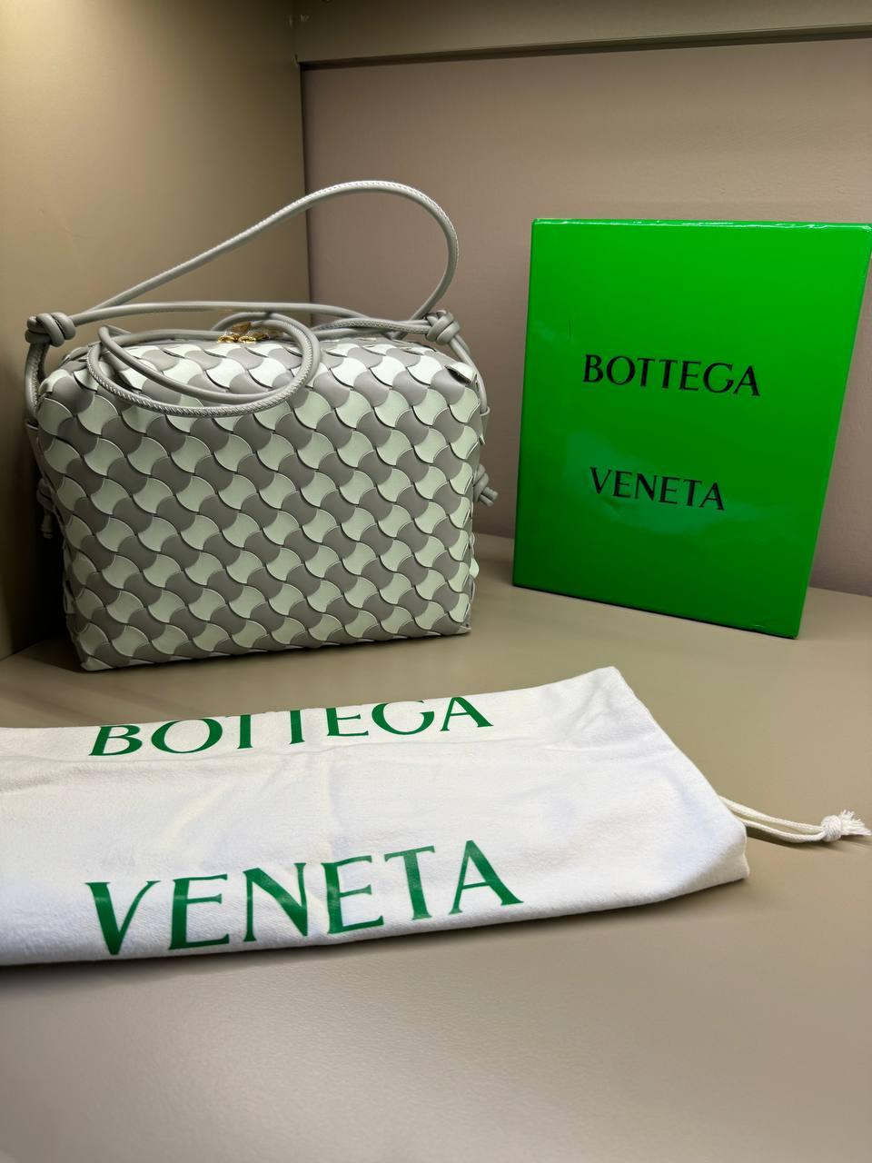 Bottega Veneta Küçük Dalgalı Bicolor Pavimento Intrecciato Kamera Çantası