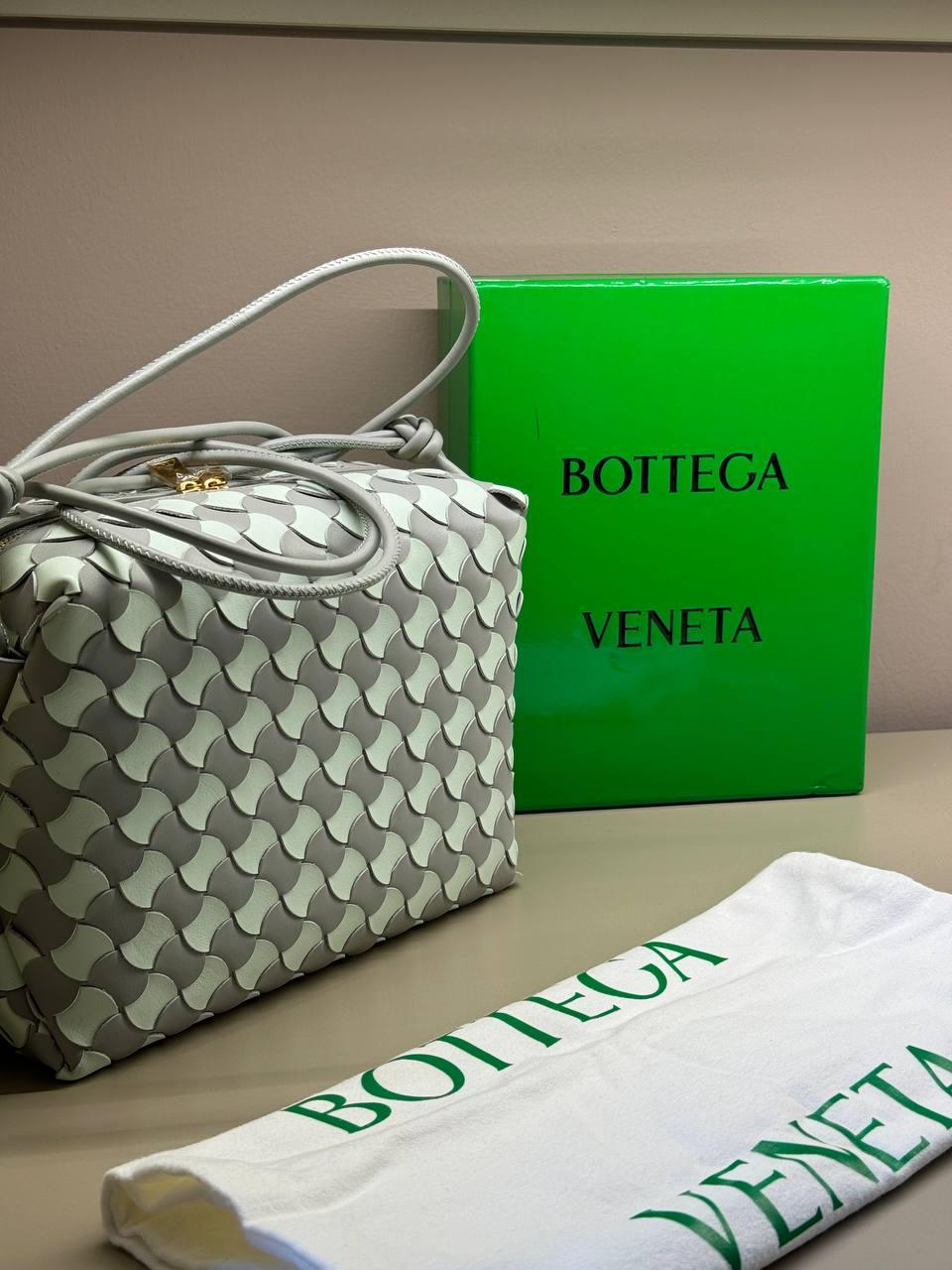 Bottega Veneta Küçük Dalgalı Bicolor Pavimento Intrecciato Kamera Çantası