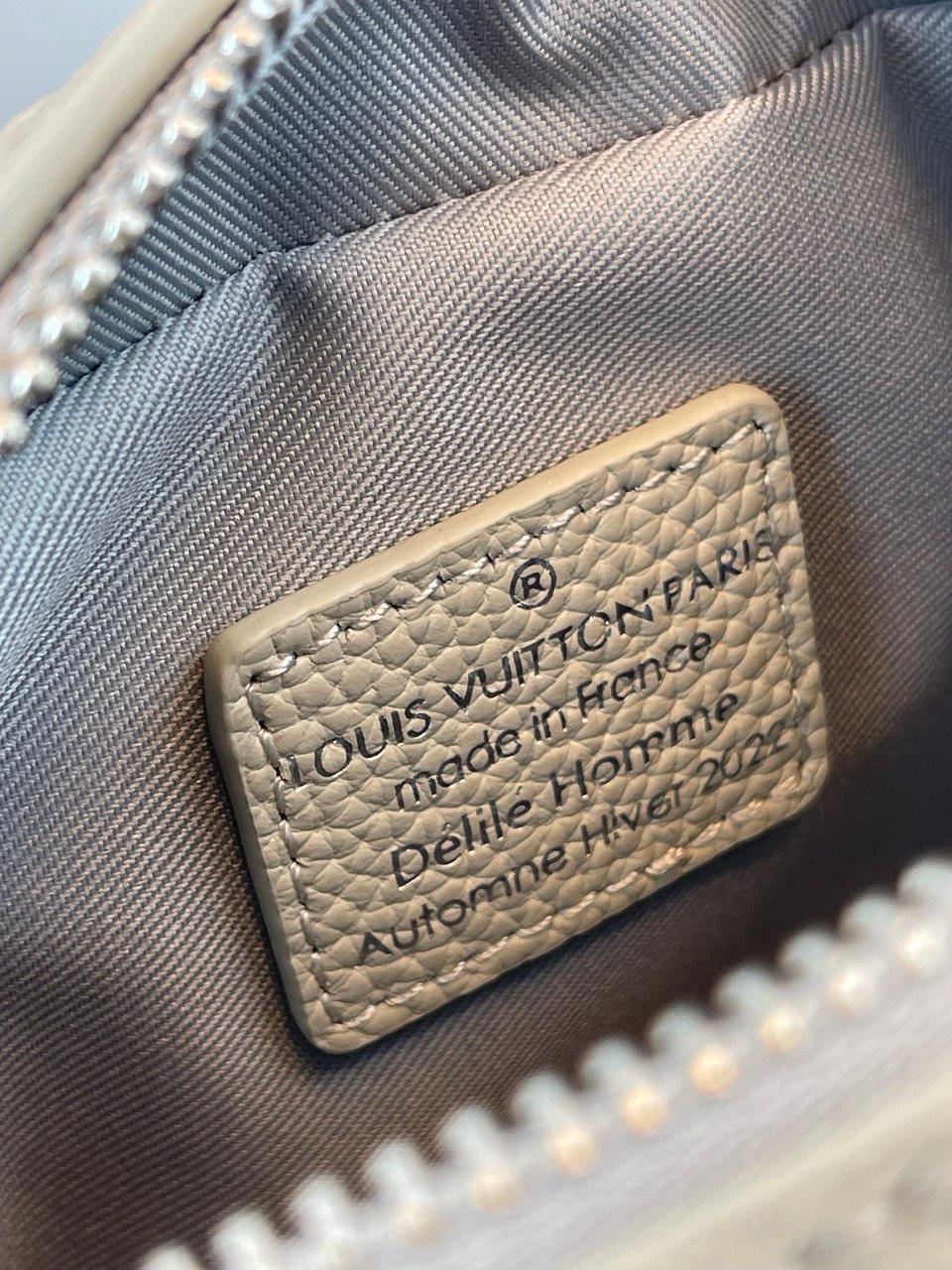 Louis Vuitton Mini Yumuşak Gövde Tebeşir, Stil Numarası M81606.