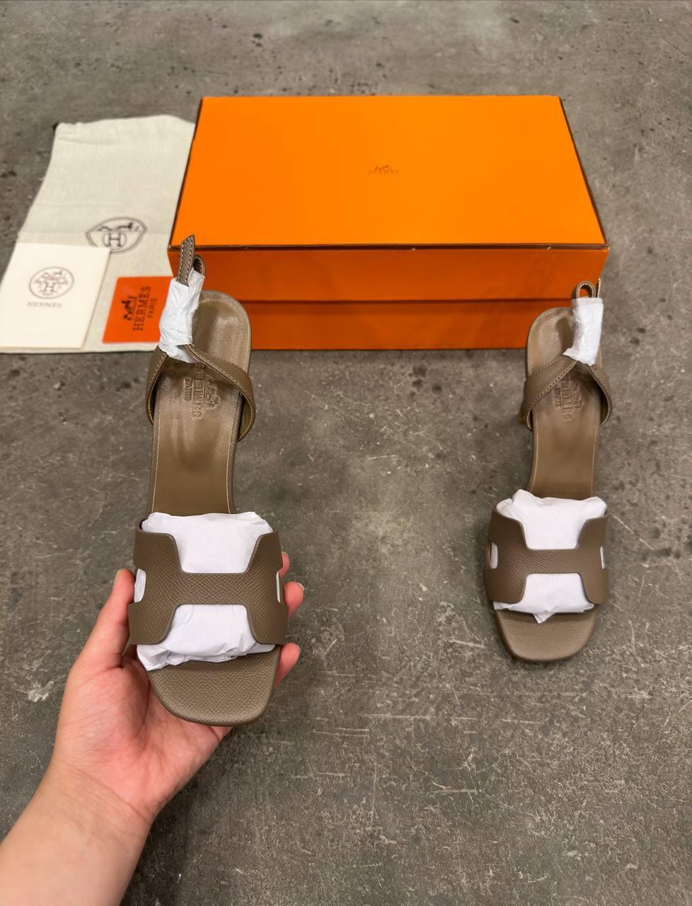 Hermès Ella 105 Sandal Etoupe