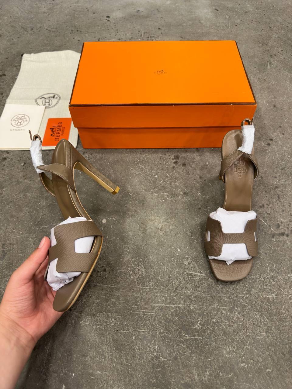 Hermès Ella 105 Sandal Etoupe