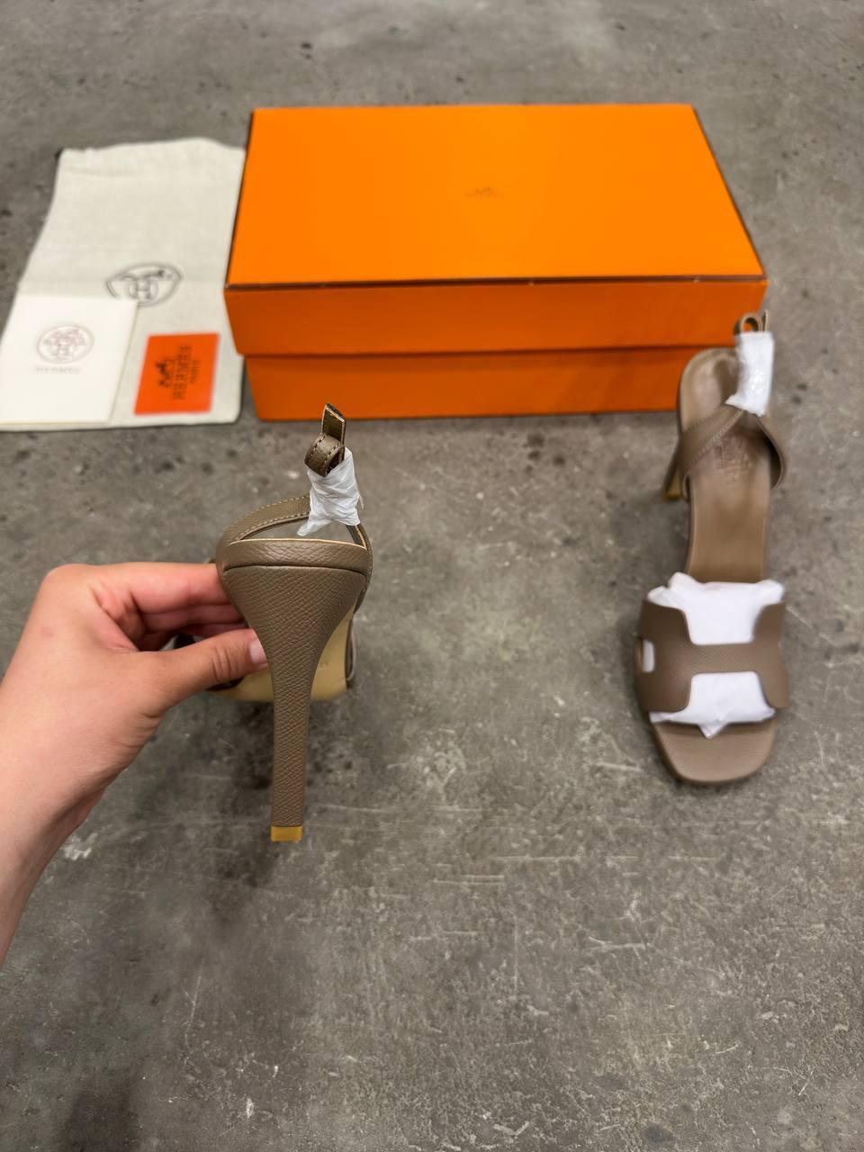 Hermès Ella 105 Sandal Etoupe