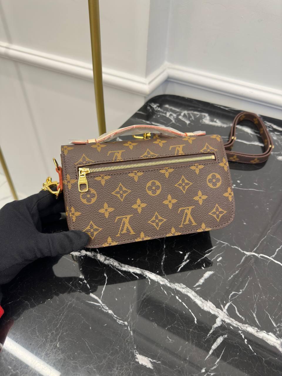 Louis Vuitton Pochette Métis Doğu Batı