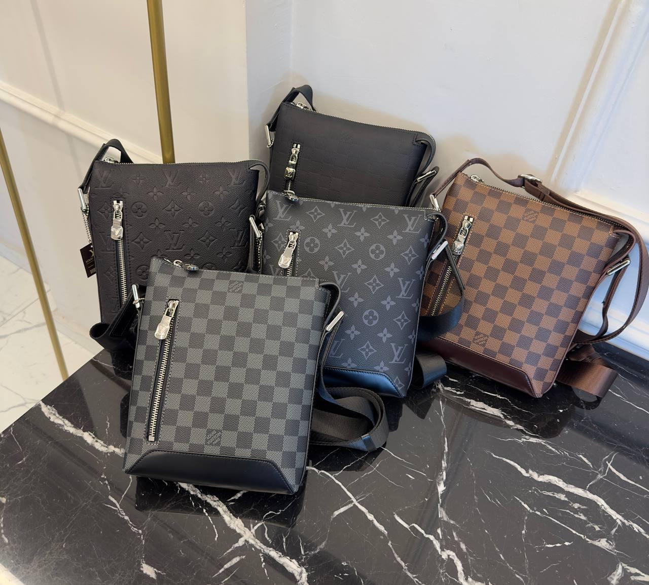 Louis Vuitton Damier Infini Discovery Messenger BB Onyx